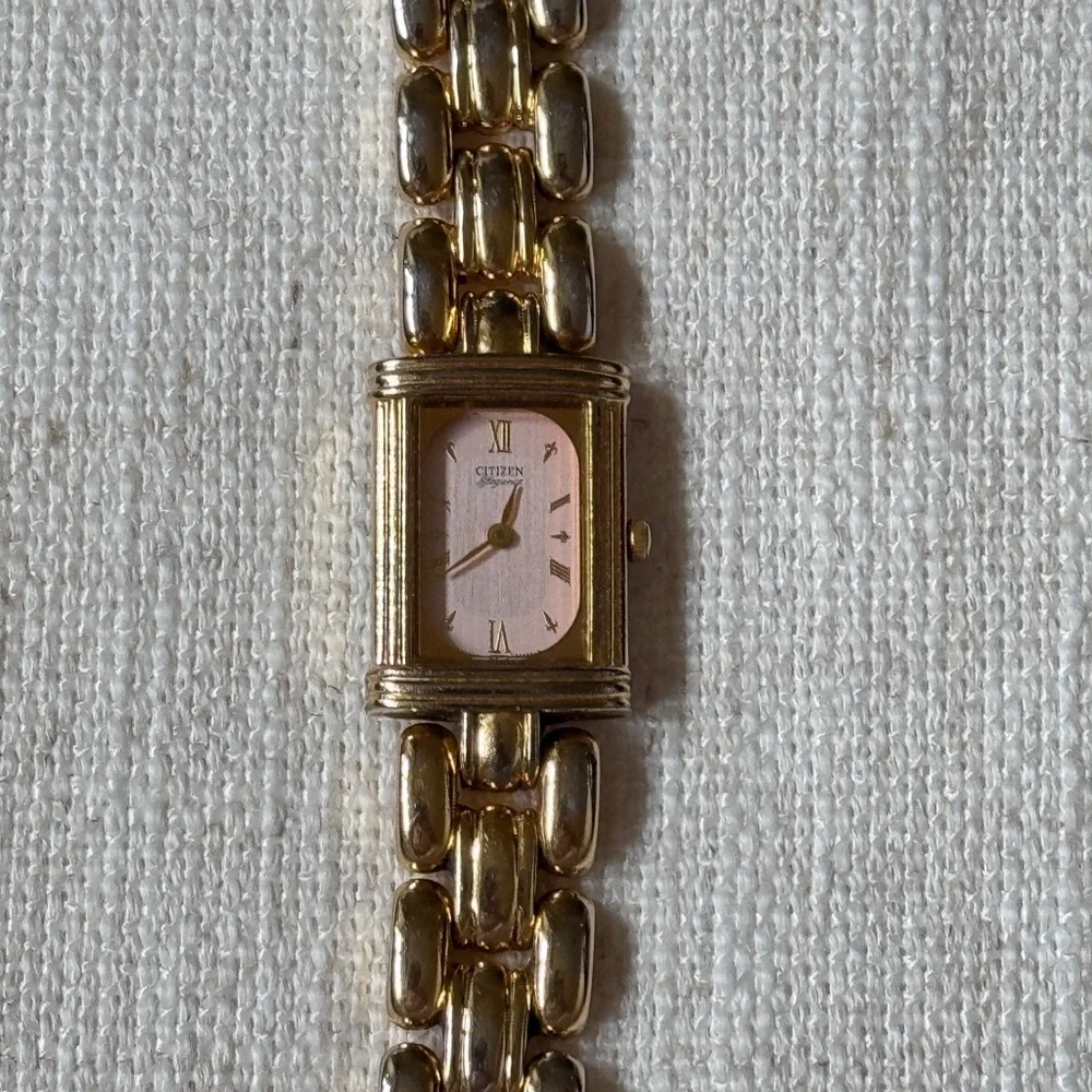 Vintage Pink and Gold Citizen Elegance Watch‎